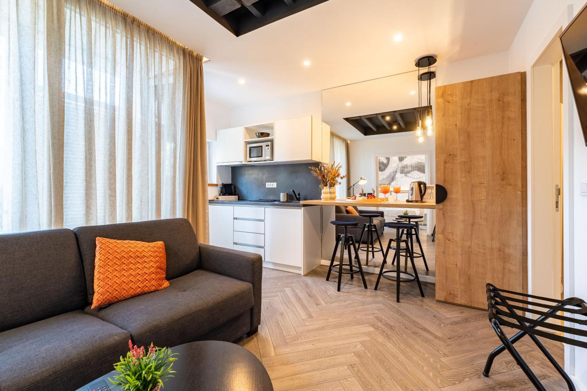 Dioniz Luxury 1 *